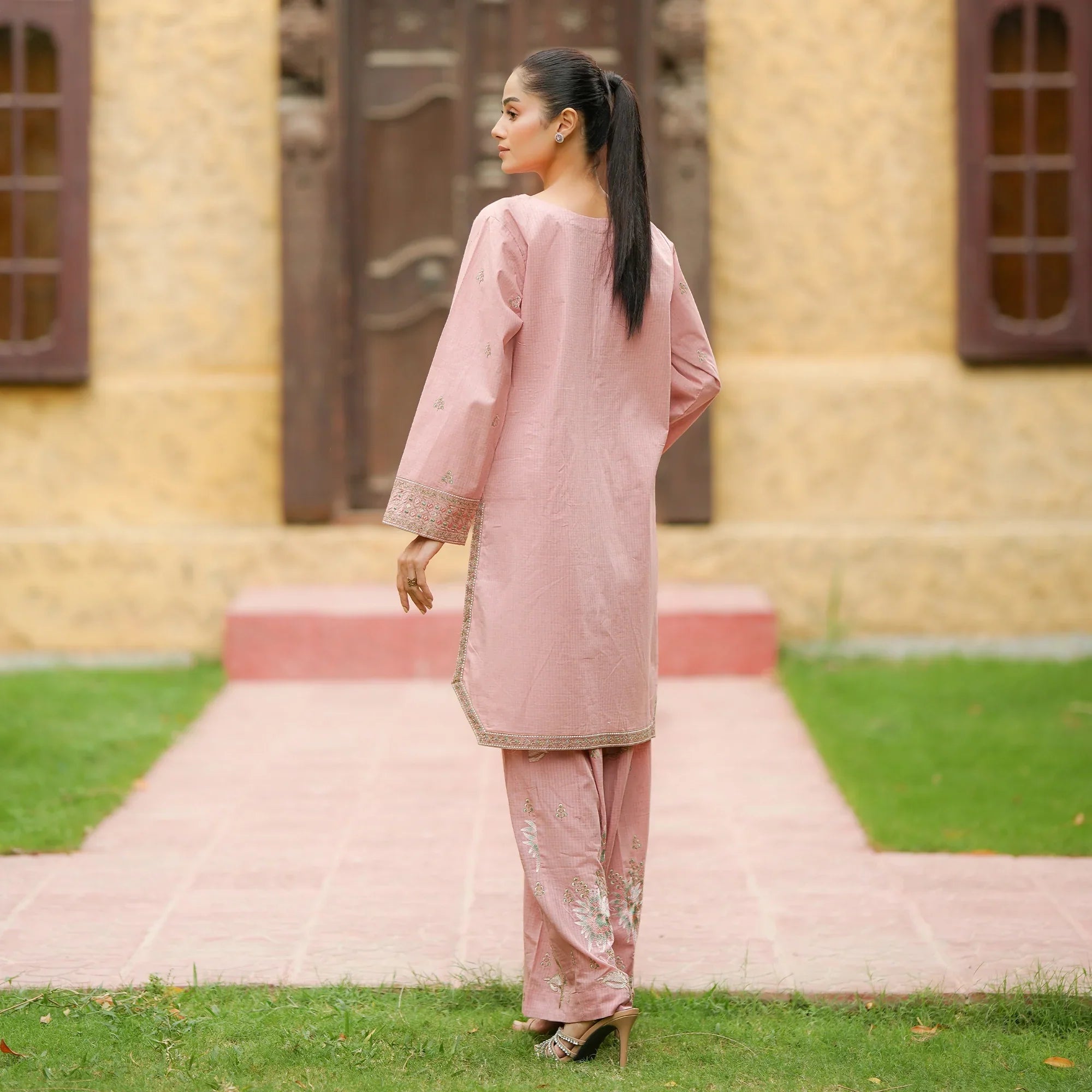 Seher – Embroidered 3PC Textured Lawn Suit