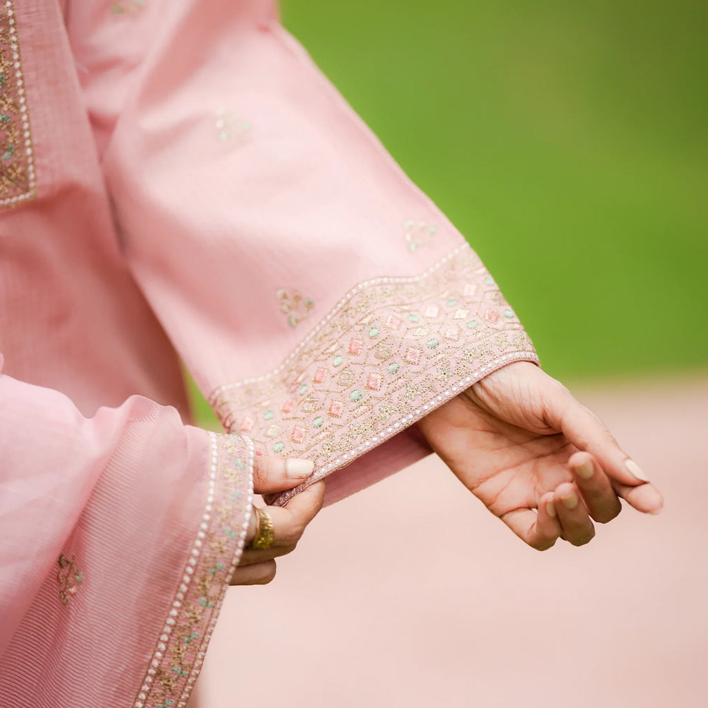 Seher – Embroidered 3PC Textured Lawn Suit