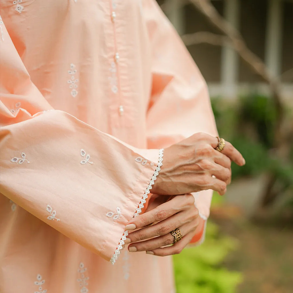 Gulbahar – Peach Schiffli 3-Piece Outfit