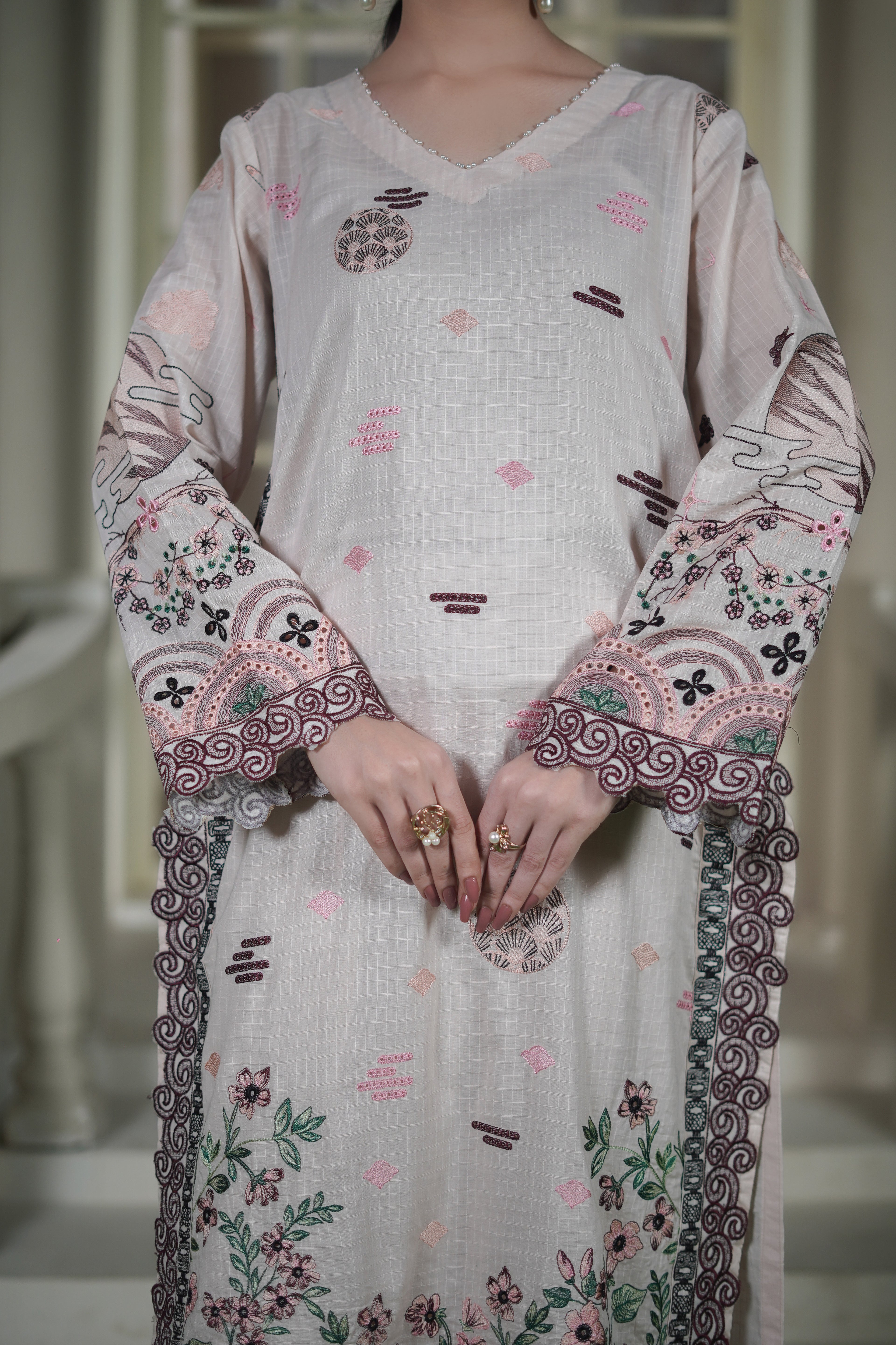 GUL-E-REESHAM | Ivory Floral Embroidered 2-Piece Suit