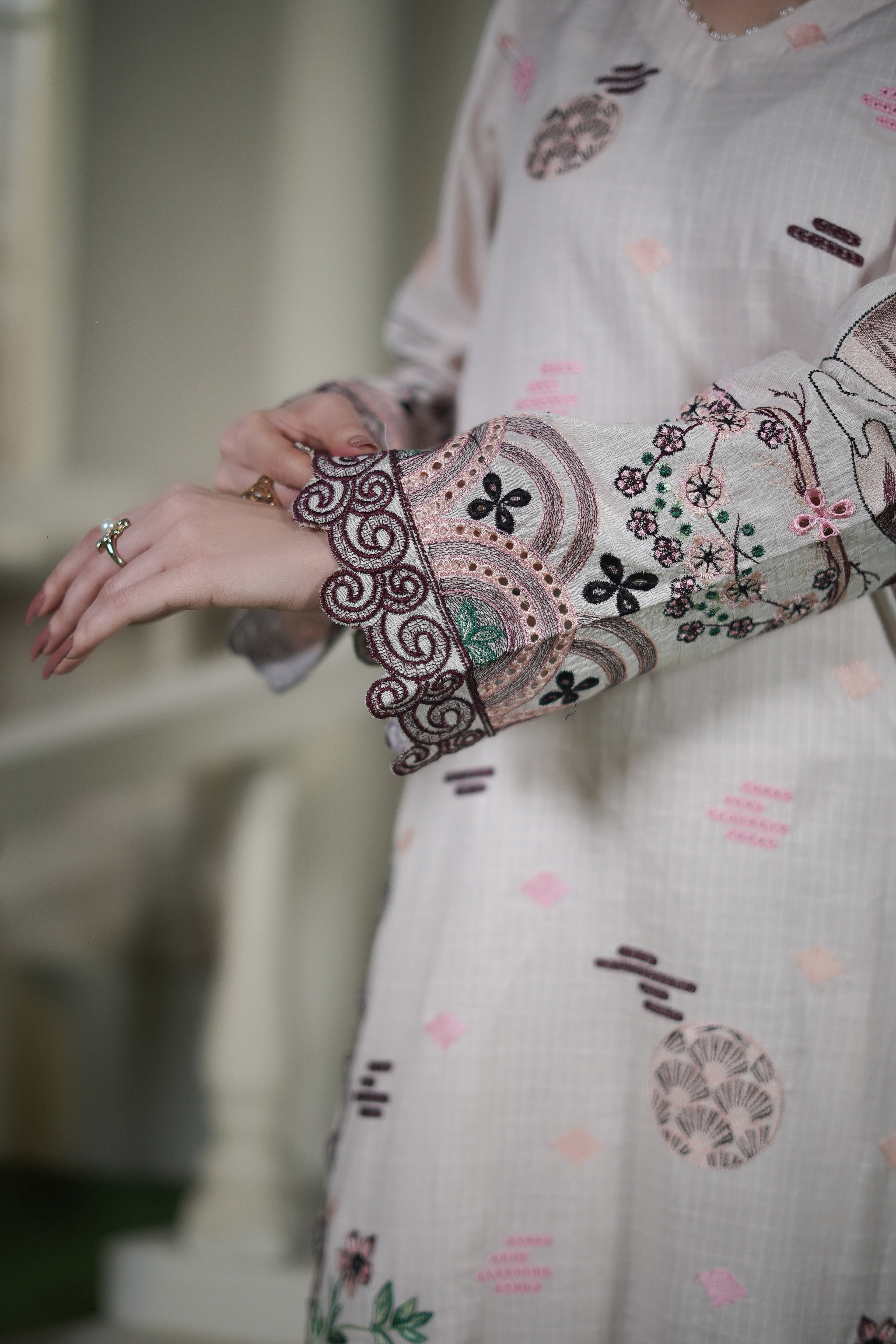 GUL-E-REESHAM | Ivory Floral Embroidered 2-Piece Suit