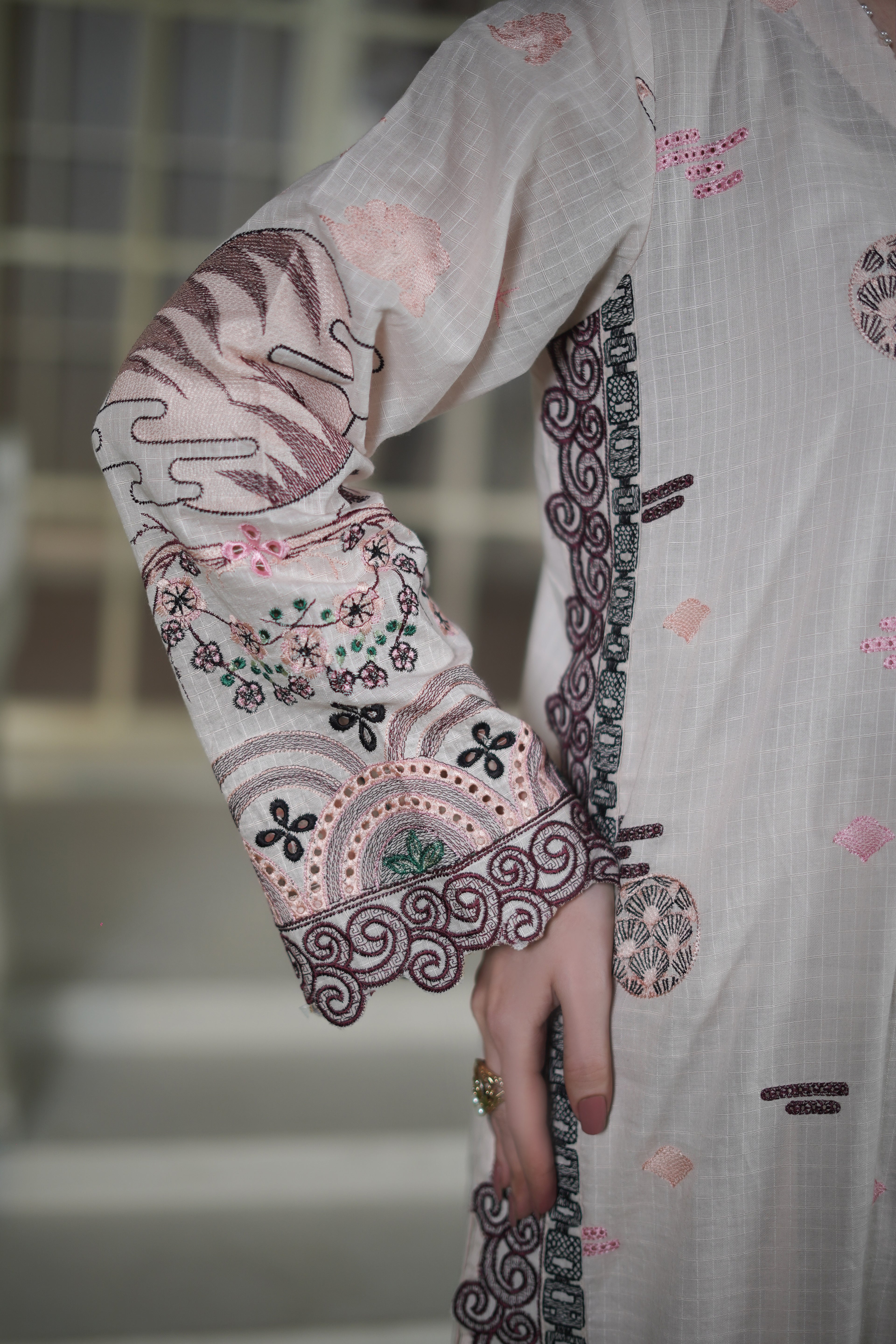 GUL-E-REESHAM | Ivory Floral Embroidered 2-Piece Suit